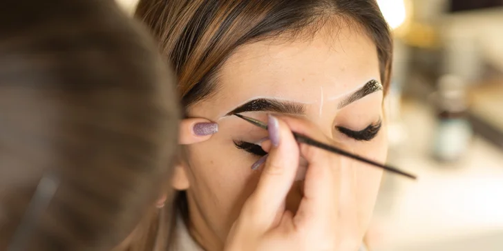 Lash lift mihalníc či mikromasáž očného okolia v salóne Divine