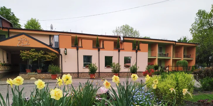 Skvelý oddych v rodinnom hoteli vo Veľkom Mederi: komfortné izby s polpenziou, neďaleko kúpaliska Thermal Corvinus