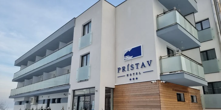 Silvester v novom Hoteli Prístav*** na brehu Oravskej priehrady s animáciami