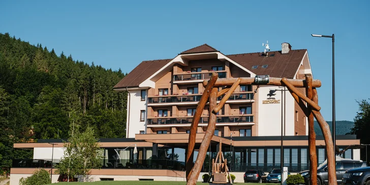 Luxusný, novozrekonštruovaný Hotel Impozant**** so špičkovým wellness, animáciami a športami vo Valčianskej doline