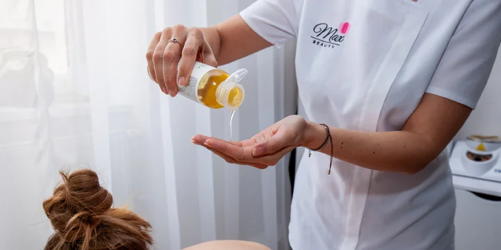Zaslúžený relax pri klasickej alebo relaxačnej olejovej masáži v MaxBeauty