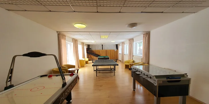 Dokonalý reset na Liptove: horský hotel s raňajkami či polpenziou, wellness, herňou aj detskými ihriskami