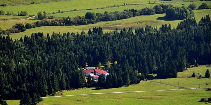 Dokonalý reset na Liptove: horský hotel s raňajkami či polpenziou, wellness, herňou aj detskými ihriskami