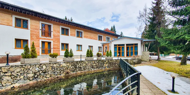 Dokonalý reset na Liptove: horský hotel s raňajkami či polpenziou, wellness, herňou aj detskými ihriskami