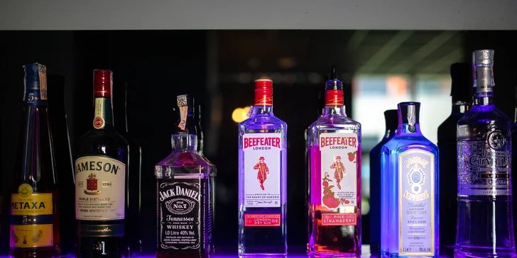 Vodka, Beefeater, Metaxa, Captain Morgen či Jameson: All you can drink v NOE Lounge Bar
