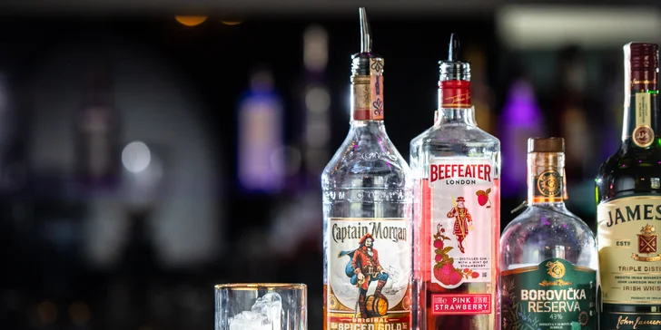 Vodka, Beefeater, Metaxa, Captain Morgen či Jameson: All you can drink v NOE Lounge Bar