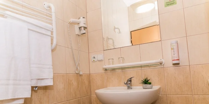Dokonalý reset na Liptove: horský hotel s raňajkami či polpenziou, wellness, herňou aj detskými ihriskami