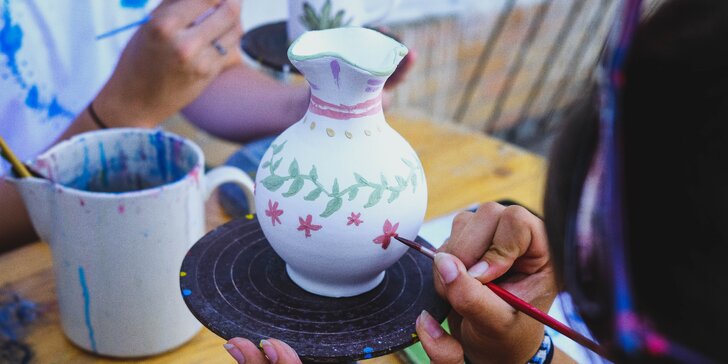 Slovenská ľudová majolika: Vymaľujte si vázu a kvetináč ako majstri keramikári