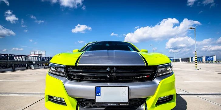 Nezabudnuteľná jazda na okruhu letiskovej dráhy v športiaku DODGE CHARGER SXT PLUS pre tínedžerov aj bez vodičáku!