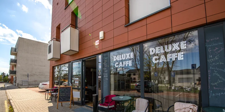 Deluxe Caffe: Moscato s wafflami, cocktaily aj All you can drink