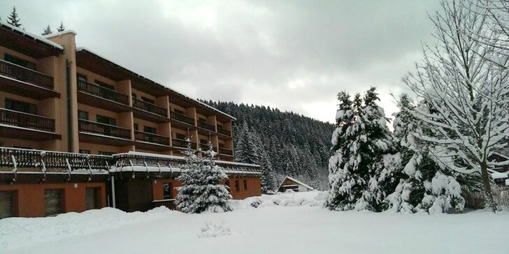 Zimný relax v Hoteli Podjavorník s wellness a lyžovačkou priamo pri hoteli v krásnej prírode Javorníkov
