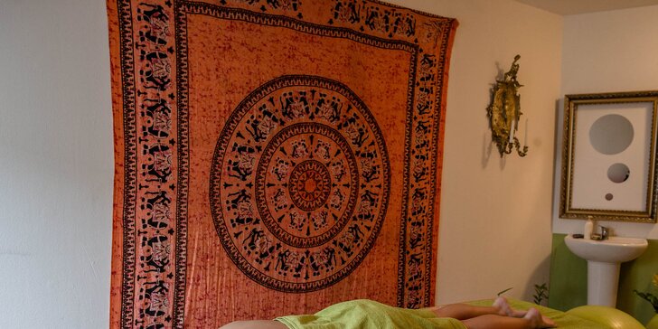 Uvoľňujúci ayurvédsky masážny balíček pre zdravie a relax + darček