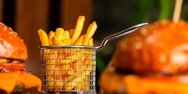 Burger menu s hranolčekmi, pivom či kofolou a kávou v Bejo Restaurant
