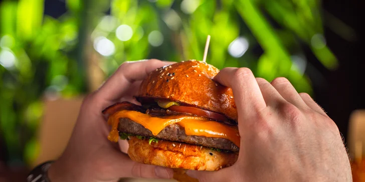 Burger menu s hranolčekmi, pivom či kofolou a kávou v Bejo Restaurant