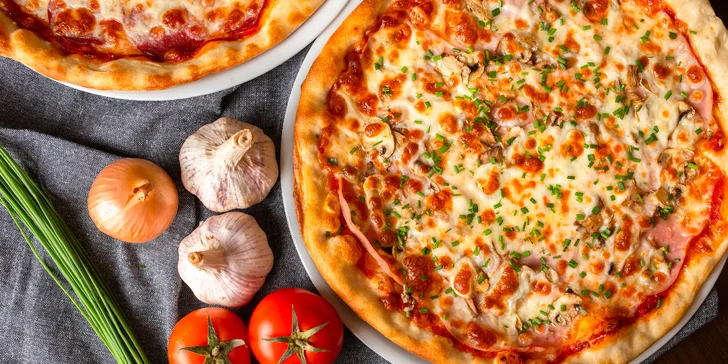 Pizza 1+1 zdarma a k tomu dva nápoje - kofola alebo pivo