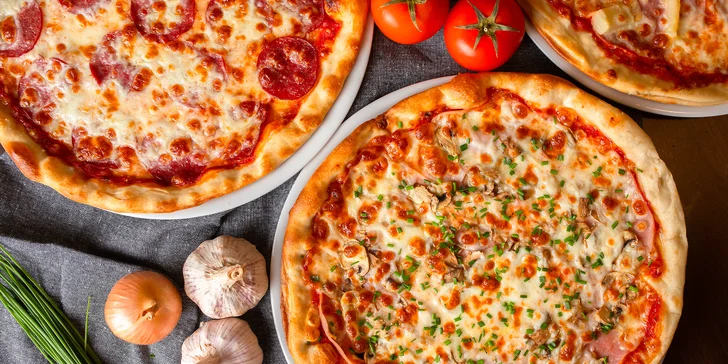 Pizza 1+1 zdarma a k tomu dva nápoje - kofola alebo pivo