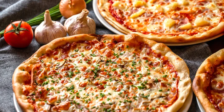 Pizza 1+1 zdarma a k tomu dva nápoje - kofola alebo pivo