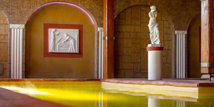 Skvostný oddych v penzióne priamo v areáli termálneho kúpaliska v Podhájskej: polpenzia či vstup do Rímskych kúpeľov