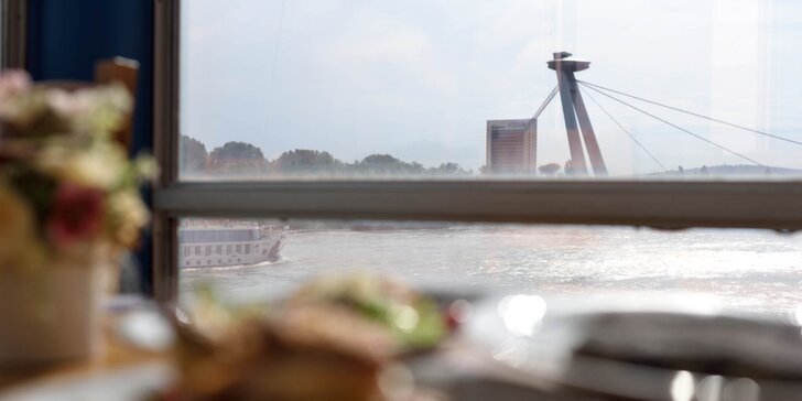 Letný špeciál: Plavba po Dunaji s trojchodovou servírovanou večerou a živou hudbou