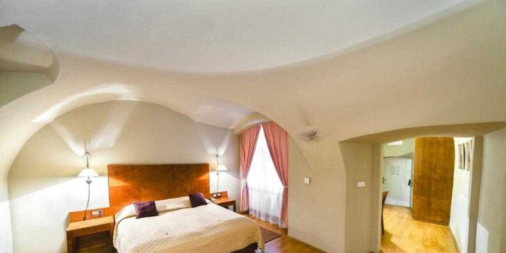Pobyt priamo pod Pražským hradom: luxusná izba, raňajky formou teplého i studeného bufetu