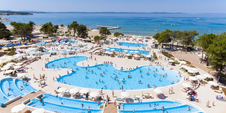 Rezort v chorvátskom Zatone: glampingový stan alebo mobilný domček až pre 6 osôb, 400 m na pláž, bazény a zábava