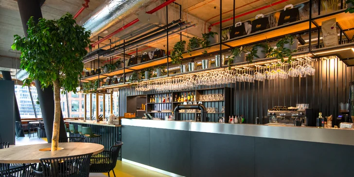 Poctivý slovenský burger s prílohou a limonádou v Konn Foodbar