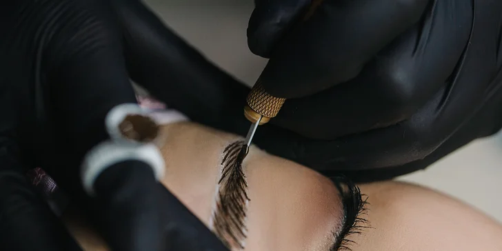 Microblading obočia aj s korekciou od PHIBROWS ACADEMY artistky