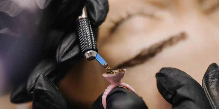 Microblading obočia aj s korekciou od PHIBROWS ACADEMY artistky