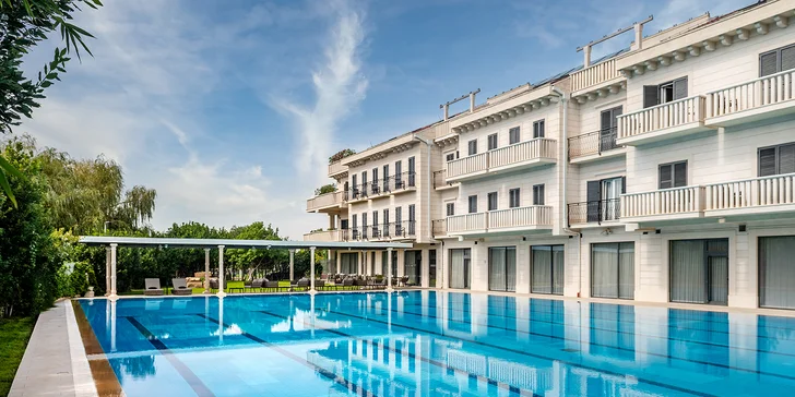Luxusný hotel v slnečnej Dalmácii s polpenziou a neobmedzeným wellness
