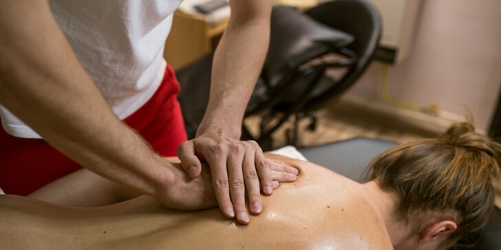 Klasická masáž chrbta alebo celého tela od profesionálneho maséra