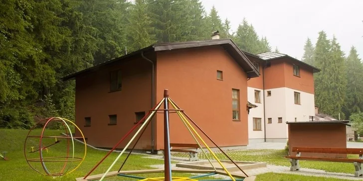 Relax s privátnym wellness a bowlingom v Penzióne Kunerád pri Rajeckých Tepliciach v tichom horskom prostredí