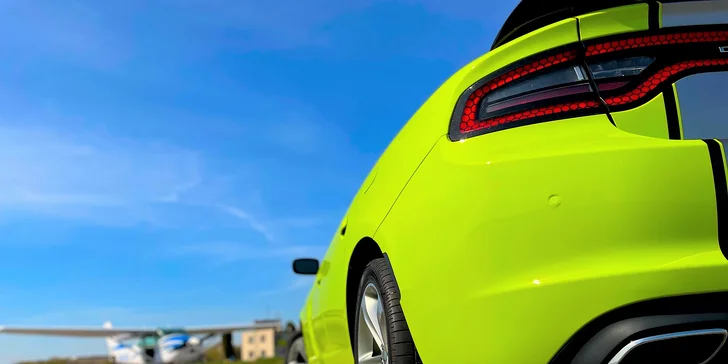 Nezabudnuteľná jazda na okruhu letiskovej dráhy v športiaku DODGE CHARGER SXT PLUS pre tínedžerov aj bez vodičáku!