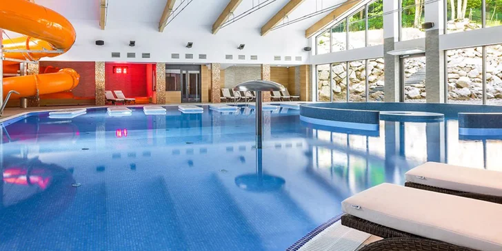 Poľské Krkonoše pre pár a rodinu: polpenzia a wellness so saunami a aquaparkom v 4* rezorte