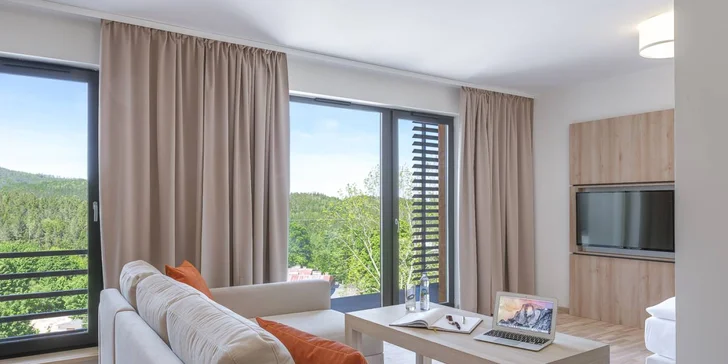 Poľské Krkonoše pre pár a rodinu: polpenzia a wellness so saunami a aquaparkom v 4* rezorte