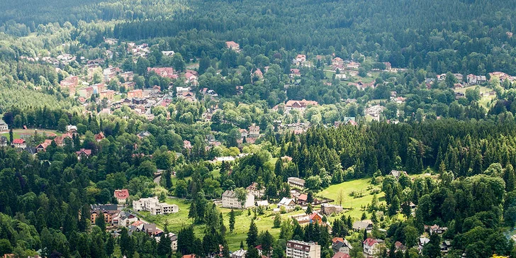 Poľské Krkonoše pre pár a rodinu: polpenzia a wellness so saunami a aquaparkom v 4* rezorte
