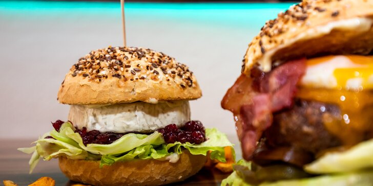 Tip-Top hostina: Mäsový alebo syrový burger s hranolčekmi a omáčkou
