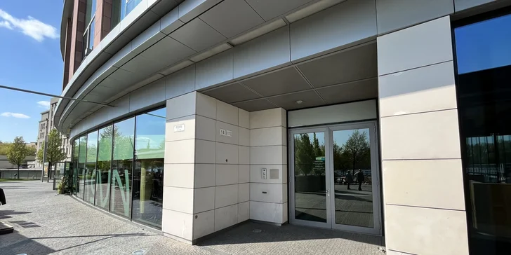 Modelácia pier a výplň vrások kyselinou hyalurónovou v klinike Magnifica v EUROVEA