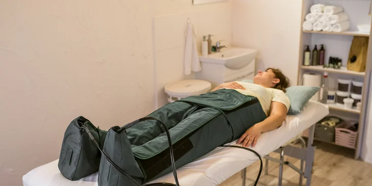 Peelingové alebo relaxačné masáže s prístrojovou lymfodrenážou v Saname
