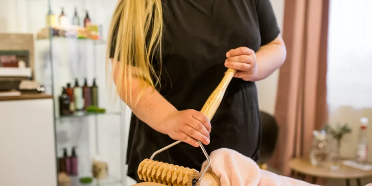 Maderoterapia, tehotenská masáž alebo exfoliačná masáž v Saname