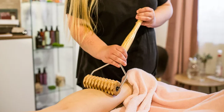 Maderoterapia, tehotenská masáž alebo exfoliačná masáž v Saname