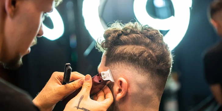 Pánsky strih alebo kompletka aj s úpravou a výživou brady v Black Star Barber