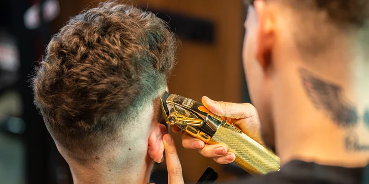 Pánsky strih alebo kompletka aj s úpravou a výživou brady v Black Star Barber