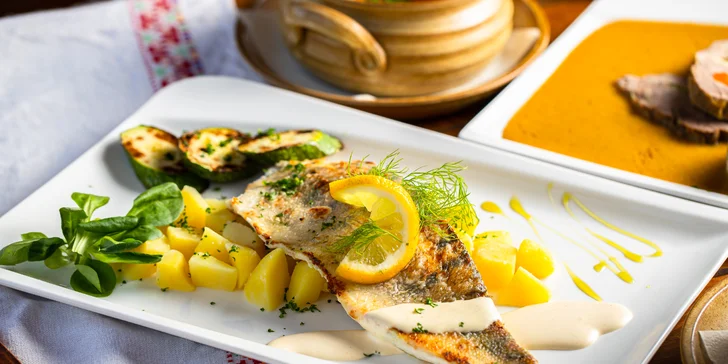 Tradičná večera s limonádou alebo fľašou vína pre dve osoby