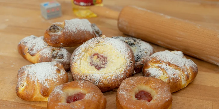 Čerstvé domáce škoricovníky, nutelovníky, záviny, šišky, buchty i pagáčiky