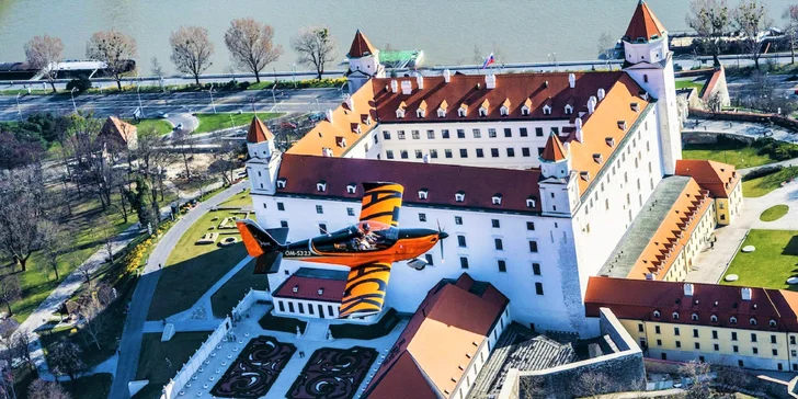 Vzlietnite až k nebesiam v najmodernejšom lietadle Viper SD4 Attack so skúseným inštruktorom a s možnosťou pilotovania!