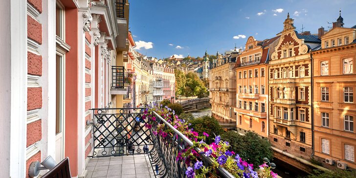 Pobyt v centre Karlových Varov s výhľadom na kolonádu: historický hotel, wellness aj procedúry