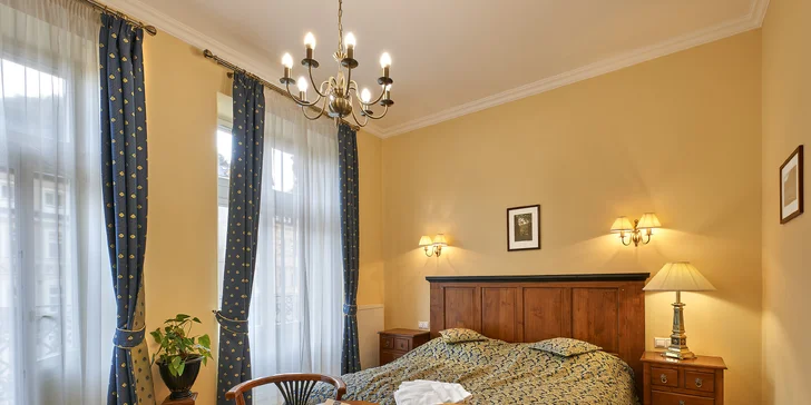 Pobyt v centre Karlových Varov s výhľadom na kolonádu: historický hotel, wellness aj procedúry
