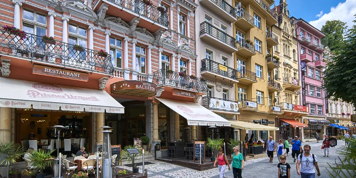Pobyt v centre Karlových Varov s výhľadom na kolonádu: historický hotel, wellness aj procedúry