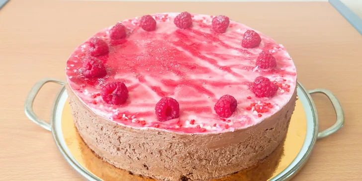 Lahodné zákusky či torty z cukrárne Fajnotka až ku vám domov!