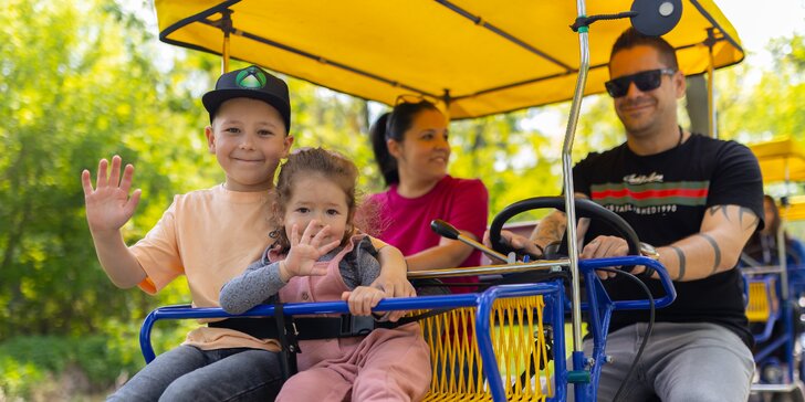 Jazda štvorkolesovým bicyklom Tragáčikom pre dvoch dospelých a dve deti